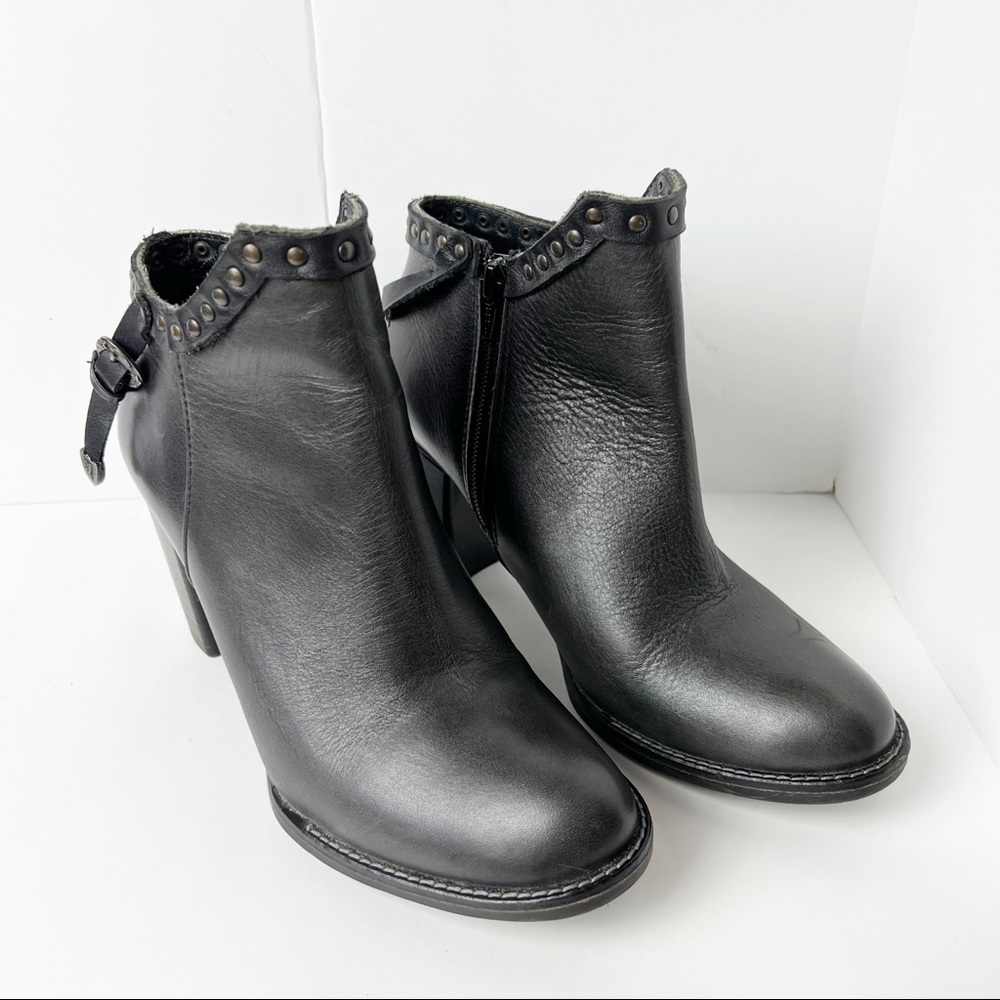 Lyard black leather heeled boots